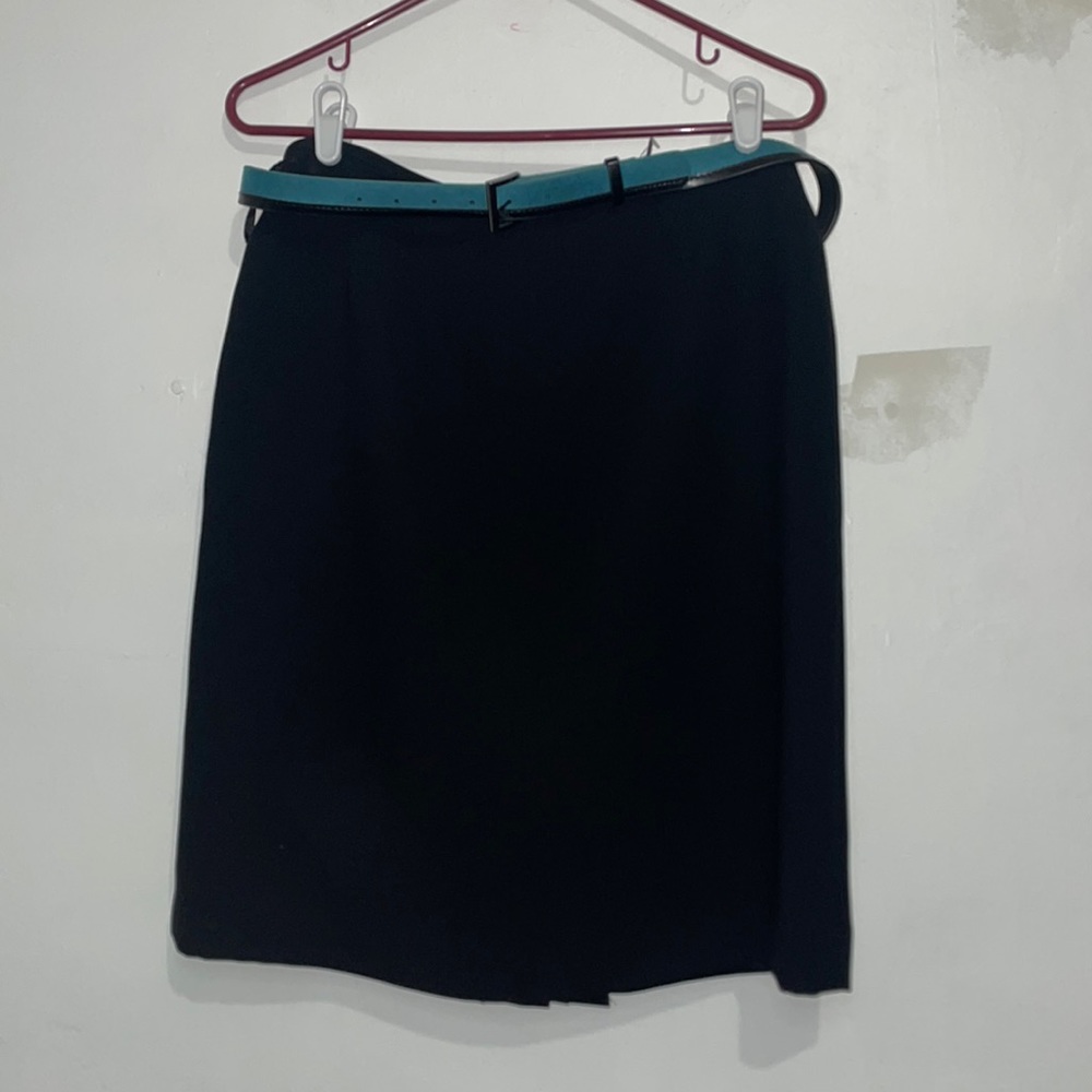 NWOT Size 8P Women's Tahari Black Skirt with Belt